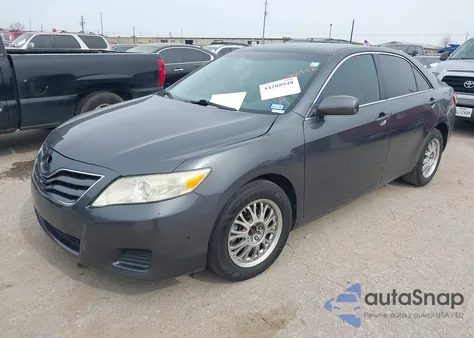 2010 Toyota Camry Le z USA, uszkodzony, nr VIN 4T1BF3EKXAU035492